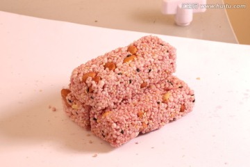 紫米花生酥