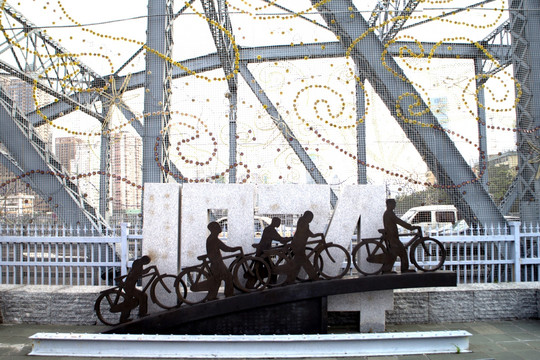 海珠桥1974扩建纪念雕像