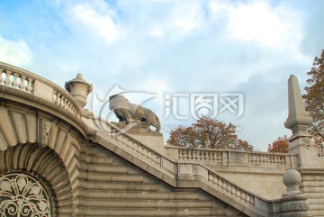 巴黎亚历山大三世大桥狮子雕塑