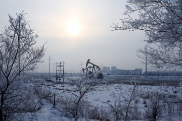 冬天 白雪 磕头机