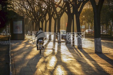 小城早晨