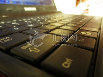 笔记本电脑键盘全景实拍