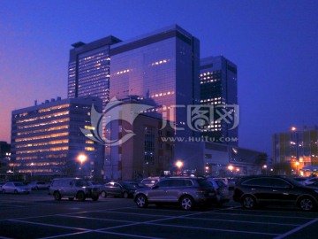 傍晚的韩国三星总部大楼