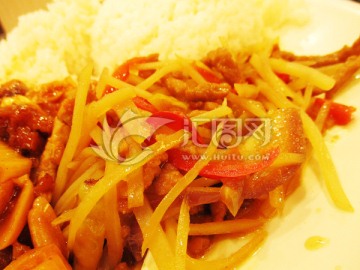 双拼饭中的甜椒土豆肉丝实拍