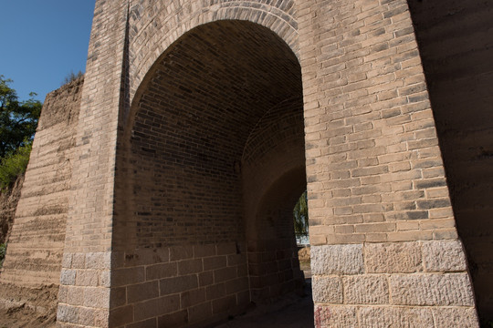 拱形古城门