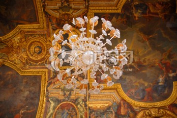 凡尔赛宫镜厅波西米亚吊灯和绘画