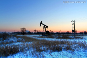 油田 磕头机 冬天