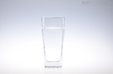 玻璃杯 一杯水