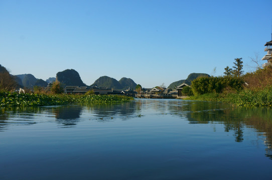 山景湖泊