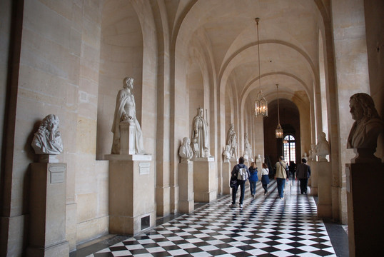 凡尔赛宫内景雕塑长廊