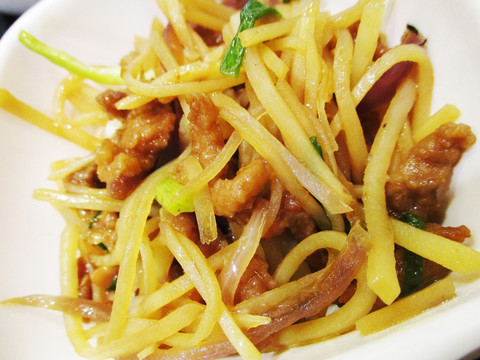 葱油土豆肉丝 土豆丝炒瘦肉丝