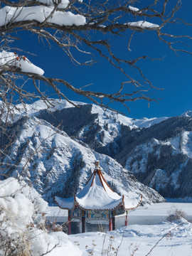 亭台雪景