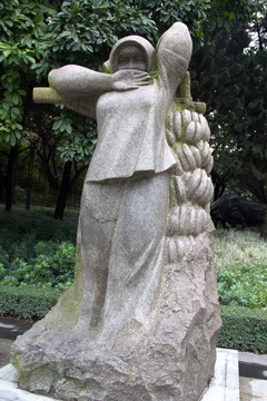 香蕉女石雕