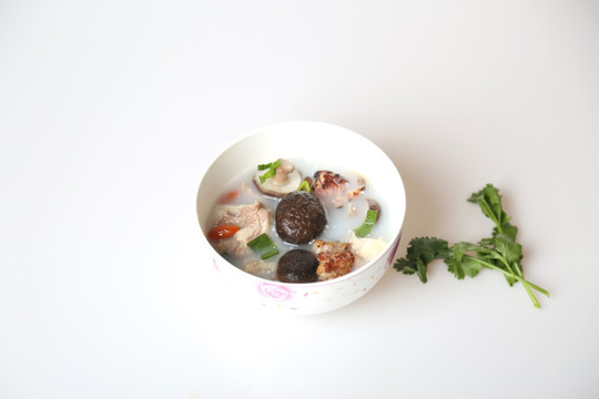 鲫鱼香菇汤