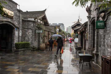 雨中的宽窄巷子
