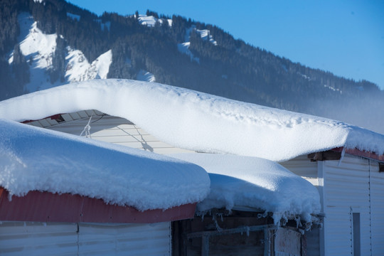 大雪屋顶