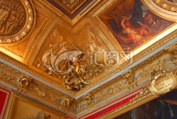 凡尔赛宫穹顶绘画及镀金雕花装饰