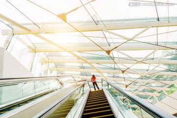 广州大型商场里的自动扶梯