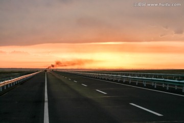 312国道的夕阳