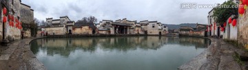 宏村月沼雨中全景