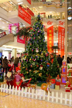 商场 大厅 卖场 圣诞树