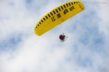 滑翔伞表演