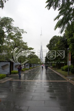 雨雾中的小蛮腰