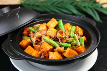 腊八豆杏鲍菇鱼扣煲1