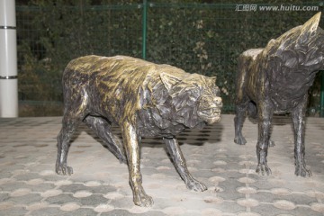 狼雕塑