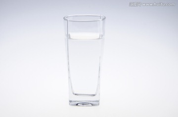 玻璃杯 一杯水