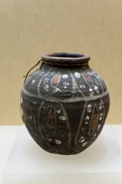 唐代彩绘陶罐