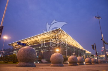 苏州博览中心大楼夜景