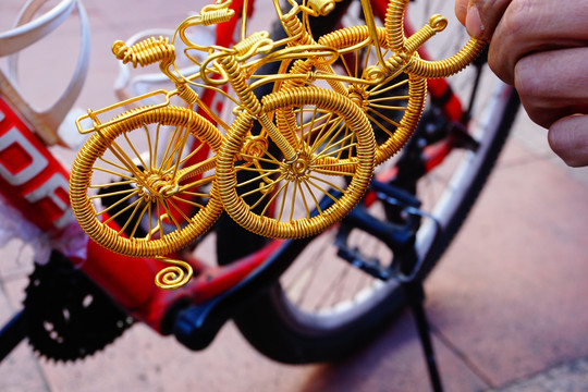 铜线单车装饰品