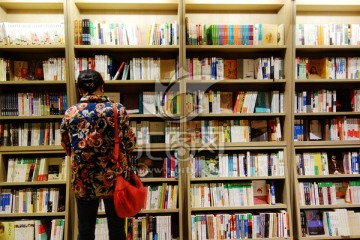 书店里的读者