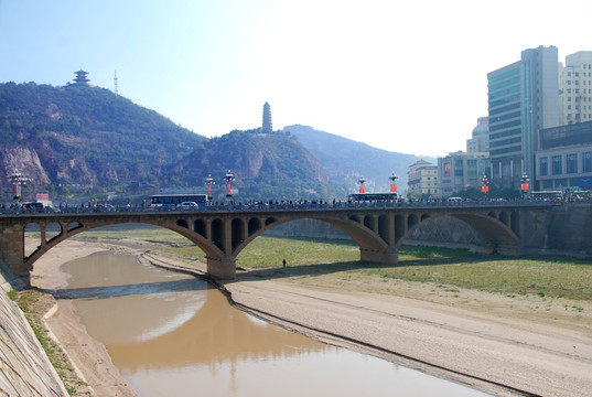 延河大桥 宝塔山