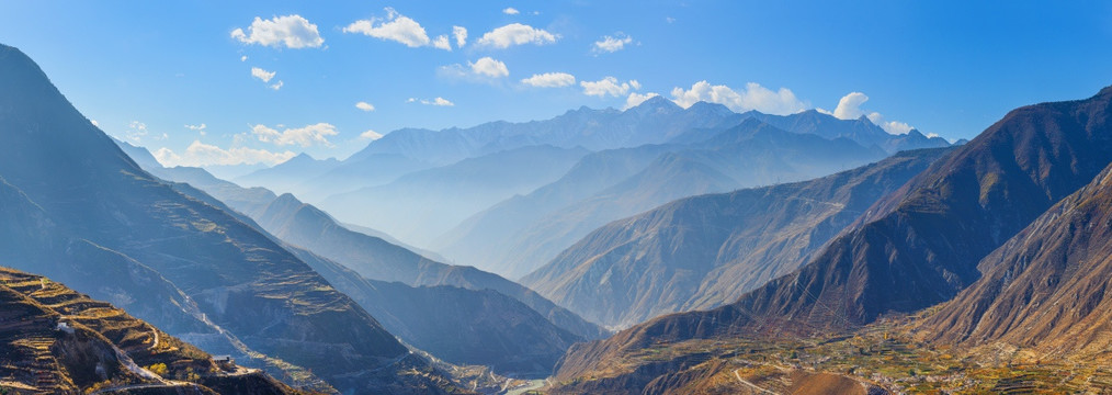 汶川岷江大峡谷山脉全景图