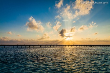 大海日出