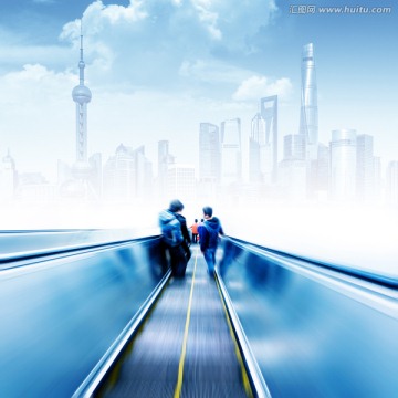 自动扶梯通向上海的摩天大楼