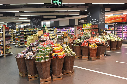超市内景 蔬菜水果区