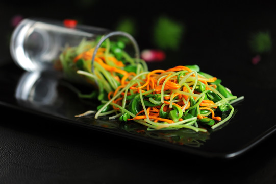 虫草花拌豆芽