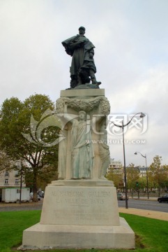 巴黎荣军院外的雕塑