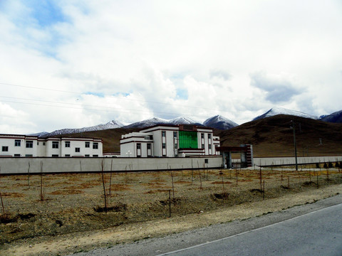 建设中的西藏当雄县