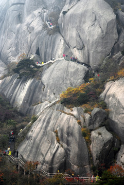 险峻的黄山百步云梯