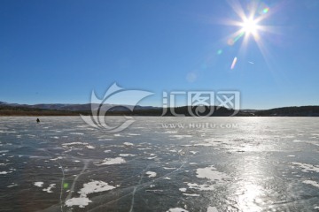 冰封湖面