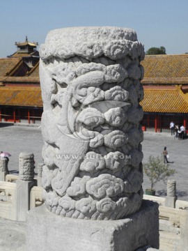 北京故宫保和殿栏柱雕凤纹饰