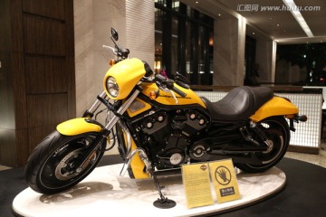 黄色摩托车展示