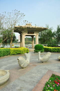 东湖广场雕塑