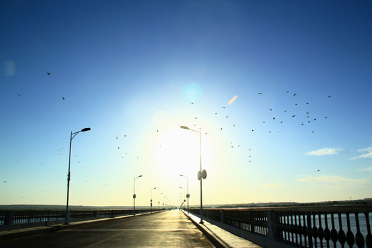 蓝色嫩江桥