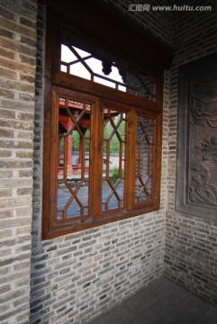 砖墙 木窗