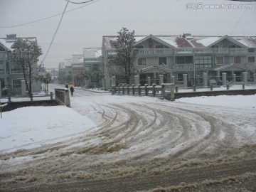 雪中的路桥